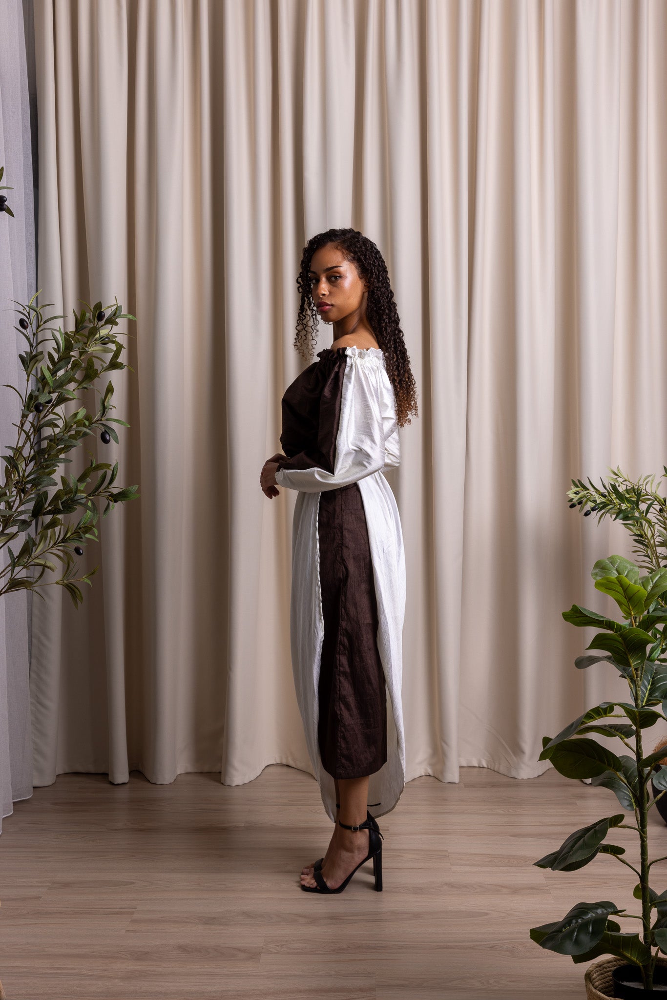 CHAUTHĀ / Dual-Tone Bardot Top / ESPRESSO